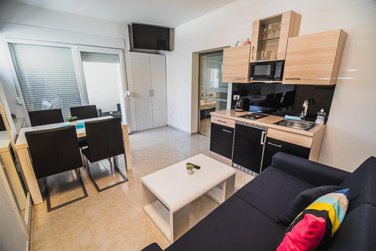 Downtown Park Apartments With Balcony ヴォディツェ エクステリア 写真