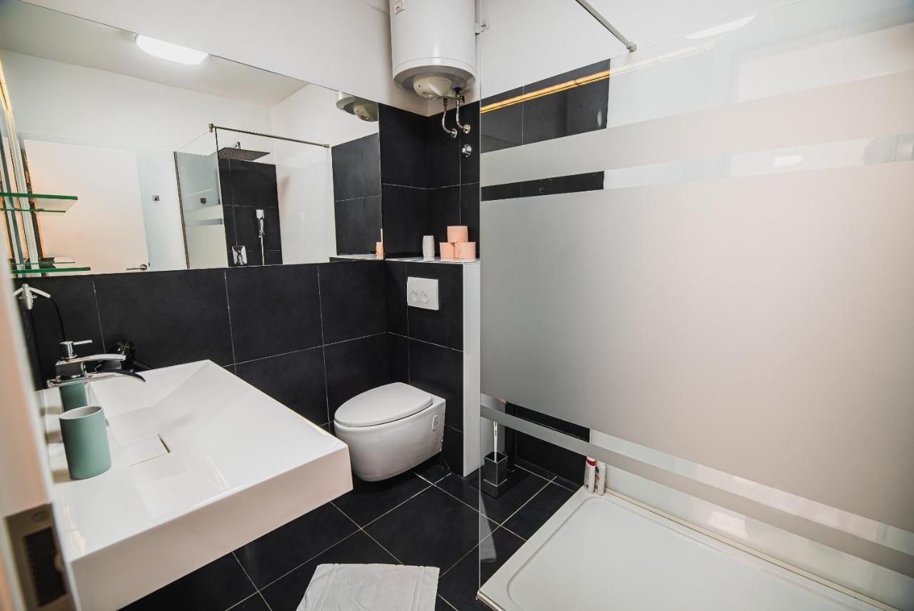 Downtown Park Apartments With Balcony ヴォディツェ エクステリア 写真