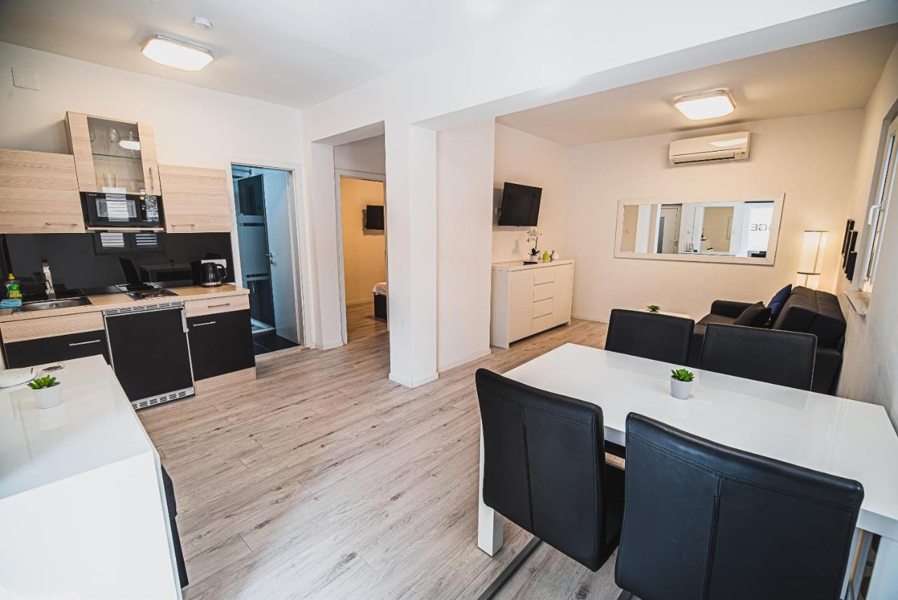 Downtown Park Apartments With Balcony ヴォディツェ エクステリア 写真