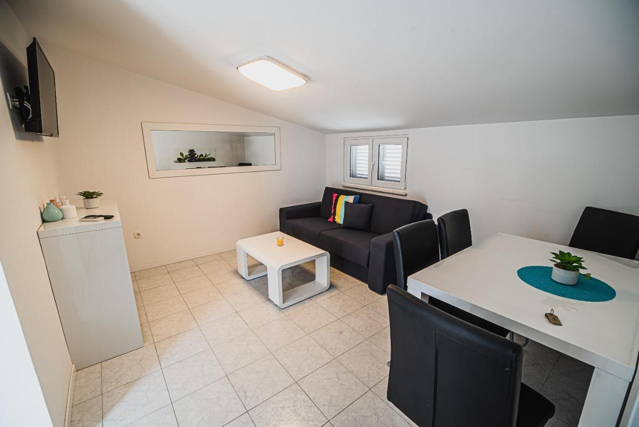 Downtown Park Apartments With Balcony ヴォディツェ エクステリア 写真