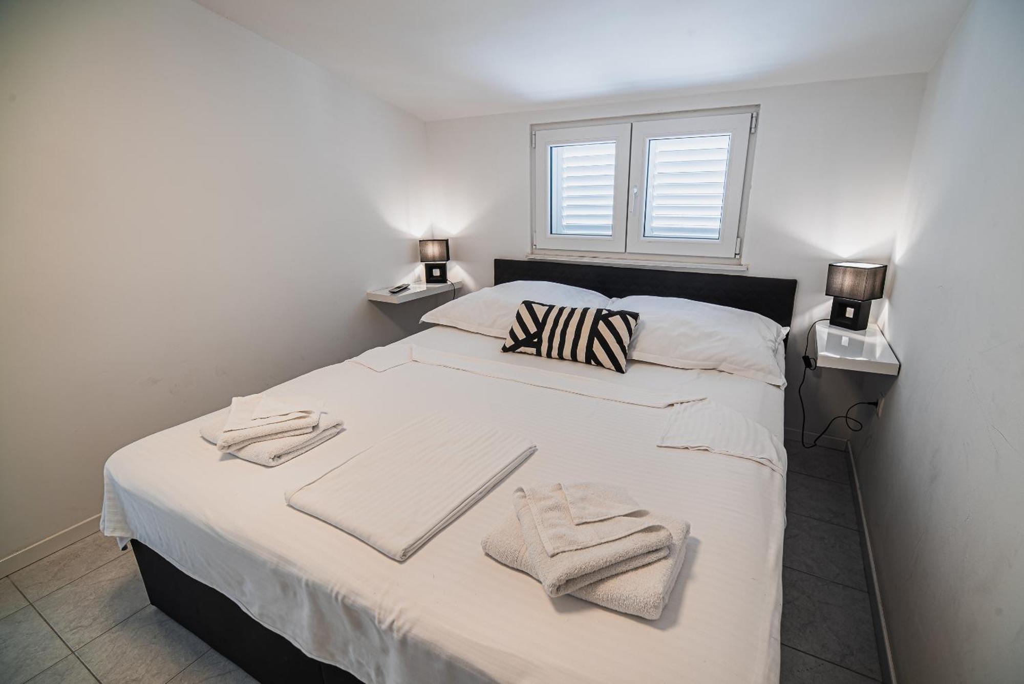 Downtown Park Apartments With Balcony ヴォディツェ 部屋 写真