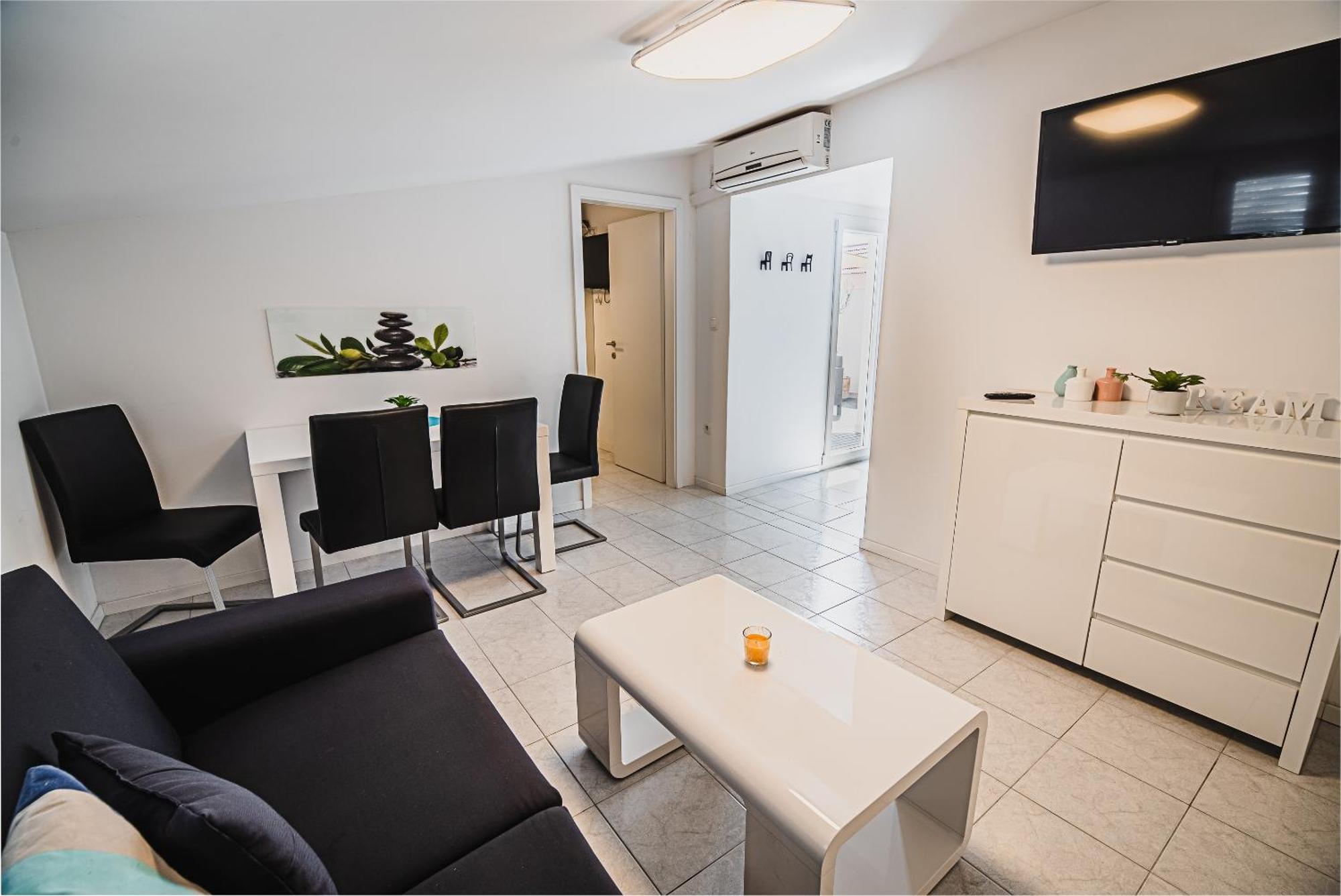 Downtown Park Apartments With Balcony ヴォディツェ 部屋 写真