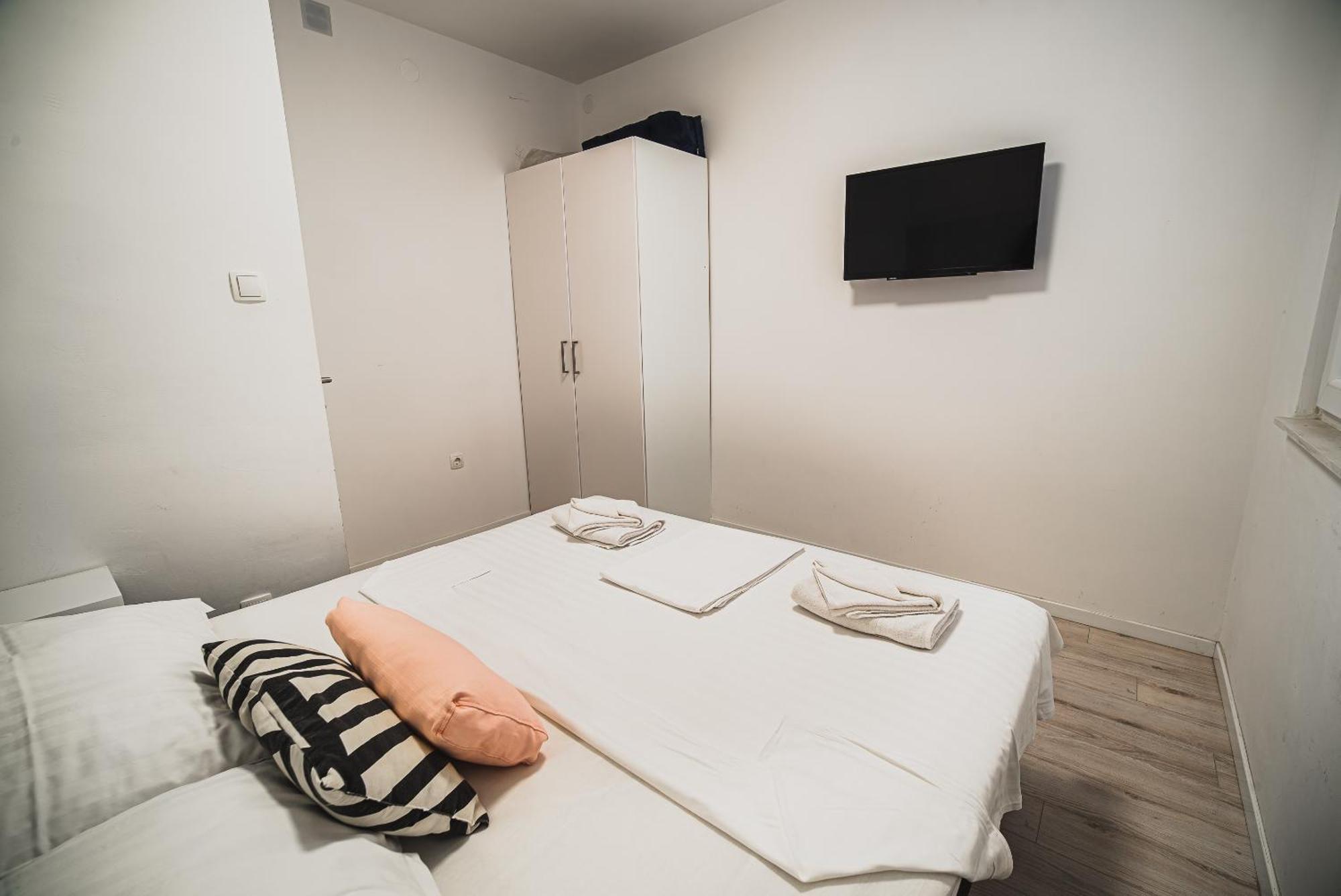 Downtown Park Apartments With Balcony ヴォディツェ 部屋 写真