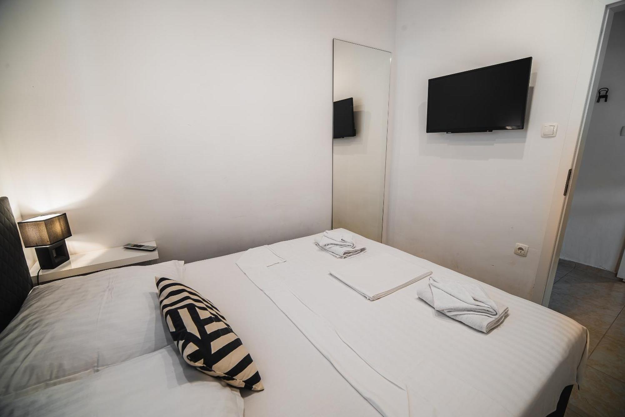 Downtown Park Apartments With Balcony ヴォディツェ 部屋 写真