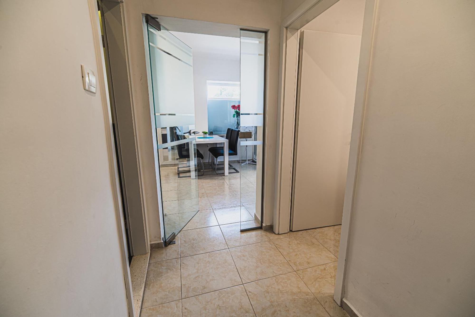 Downtown Park Apartments With Balcony ヴォディツェ 部屋 写真