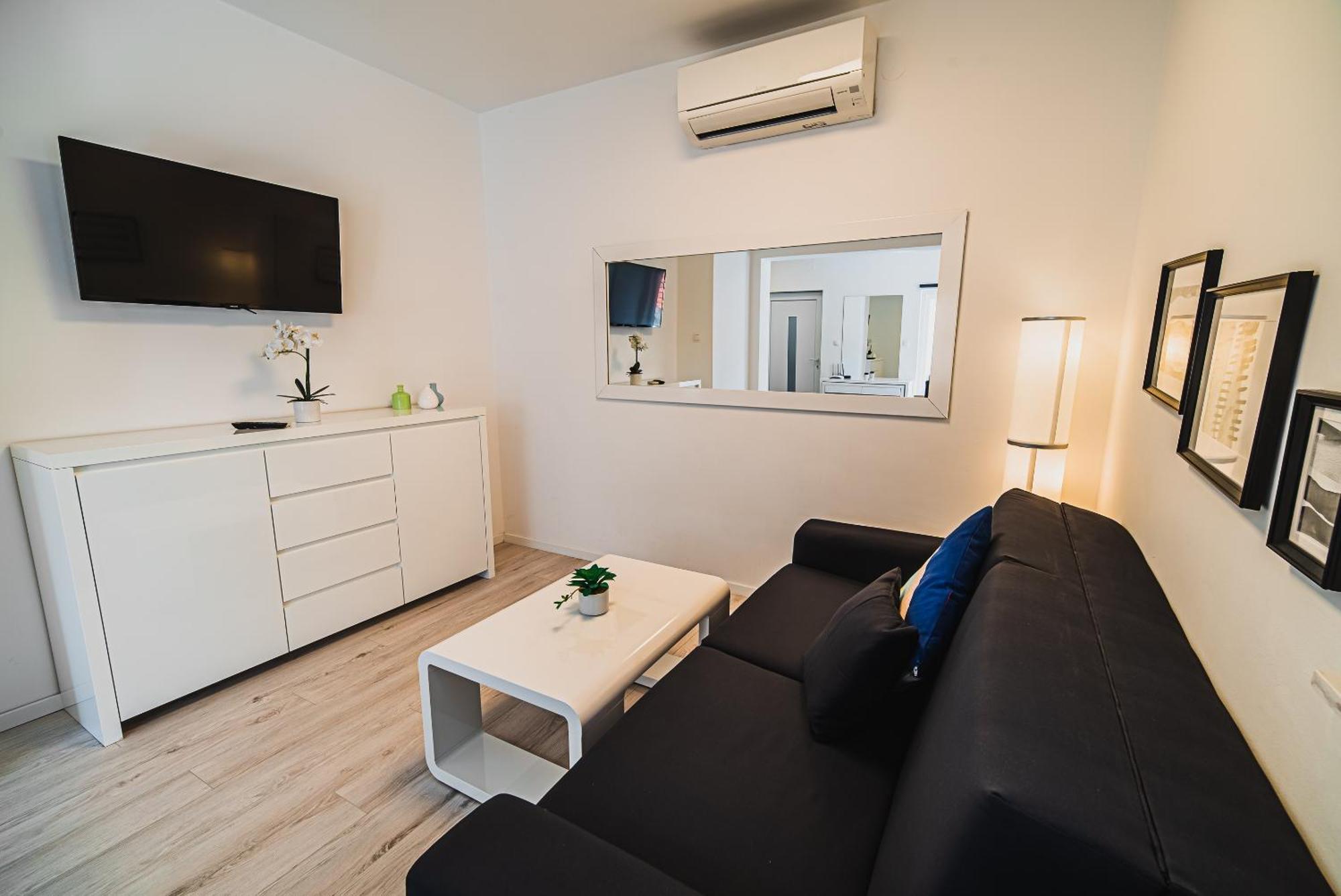 Downtown Park Apartments With Balcony ヴォディツェ 部屋 写真