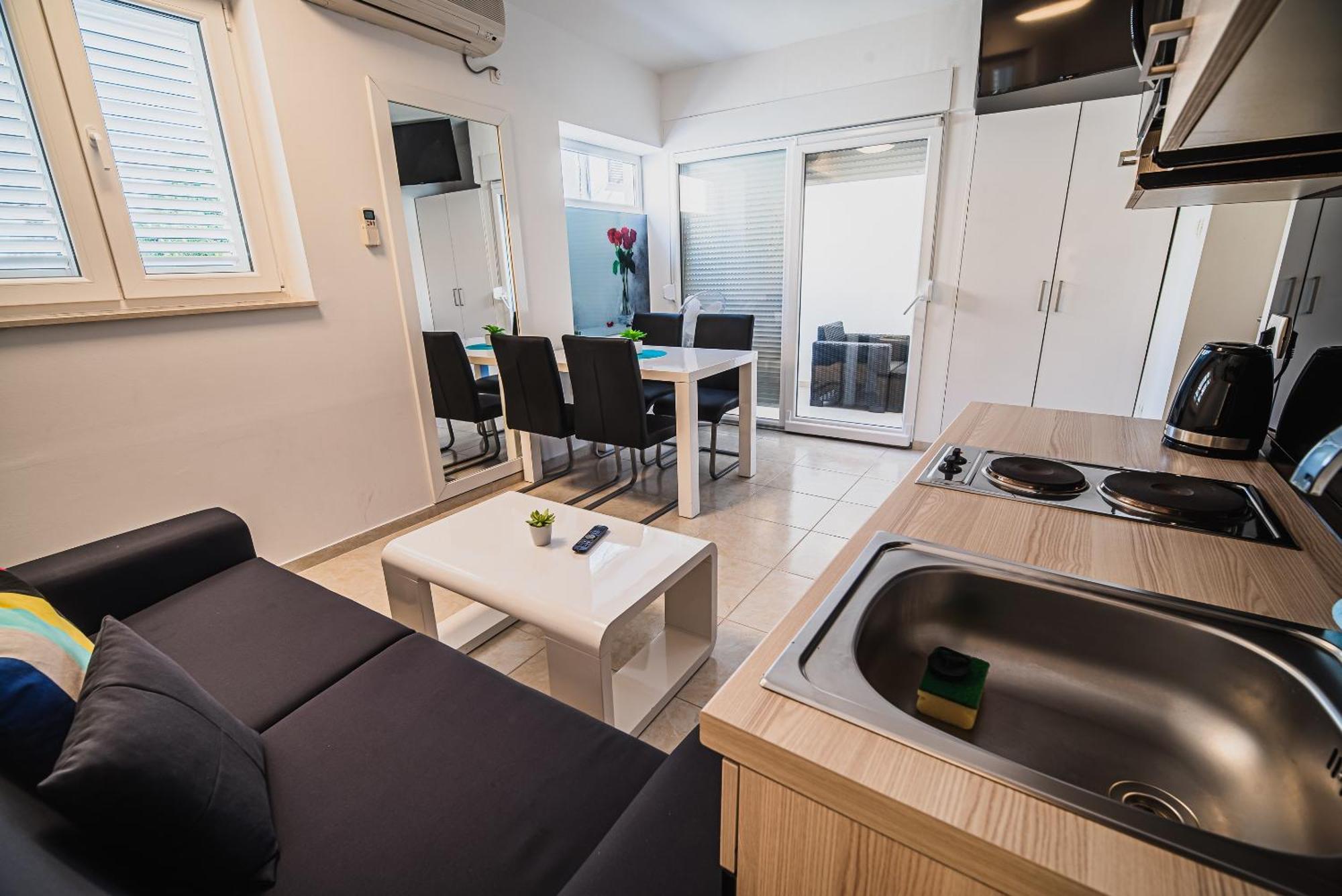 Downtown Park Apartments With Balcony ヴォディツェ 部屋 写真