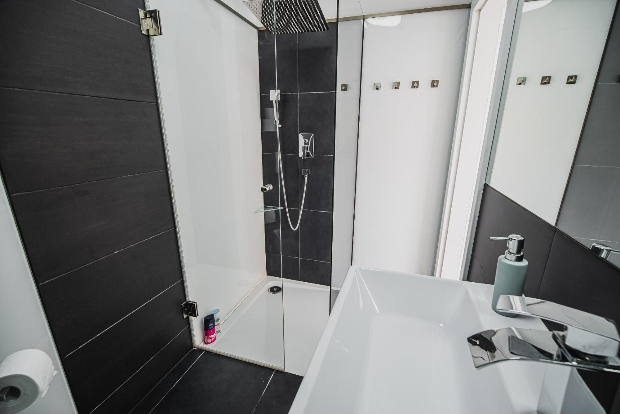 Downtown Park Apartments With Balcony ヴォディツェ 部屋 写真