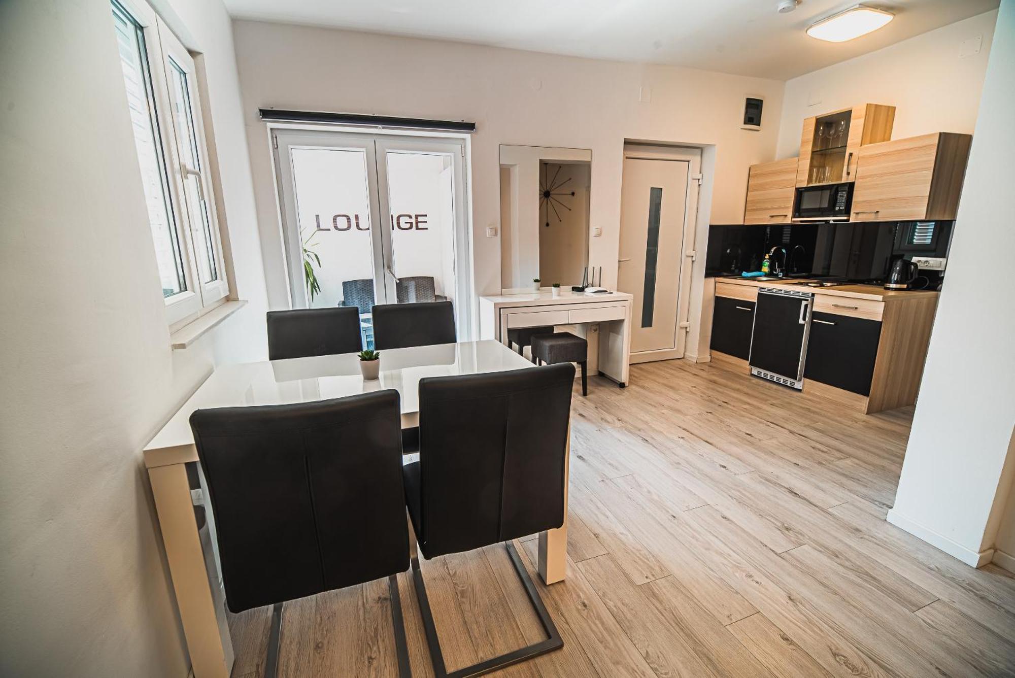 Downtown Park Apartments With Balcony ヴォディツェ 部屋 写真
