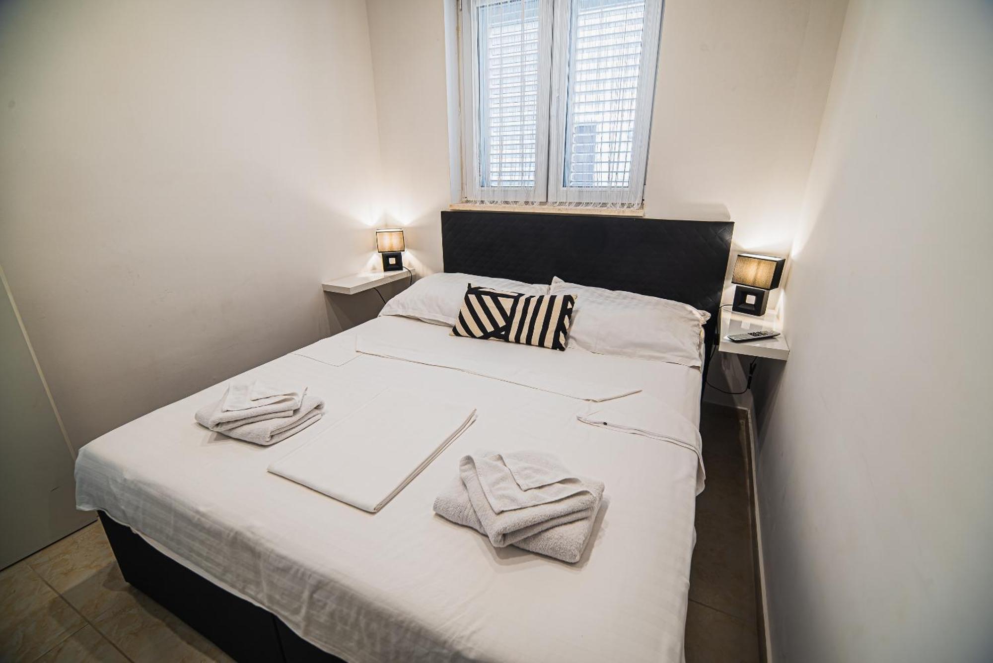 Downtown Park Apartments With Balcony ヴォディツェ 部屋 写真