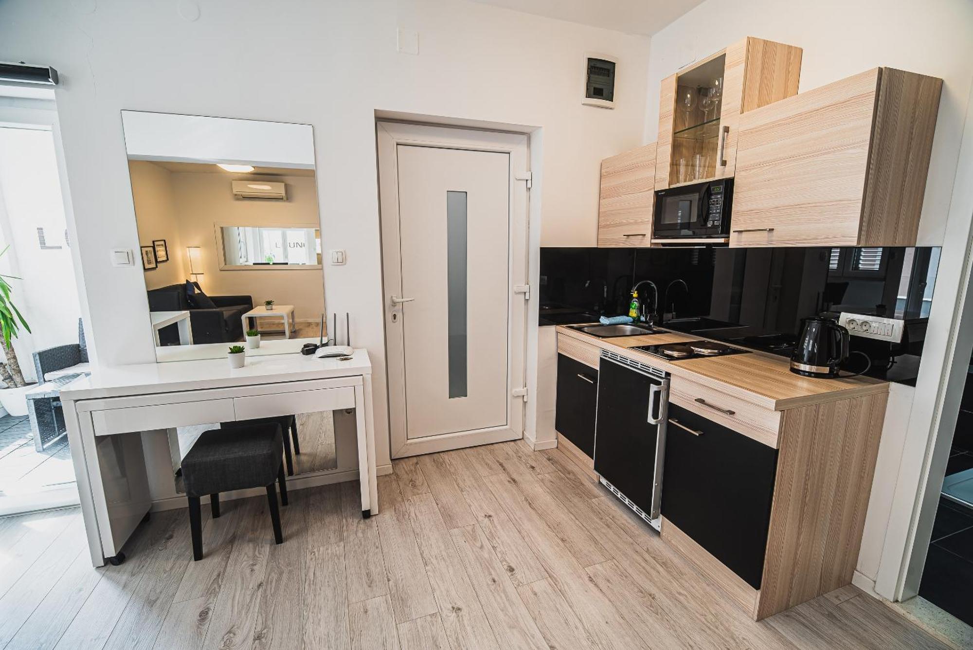Downtown Park Apartments With Balcony ヴォディツェ 部屋 写真