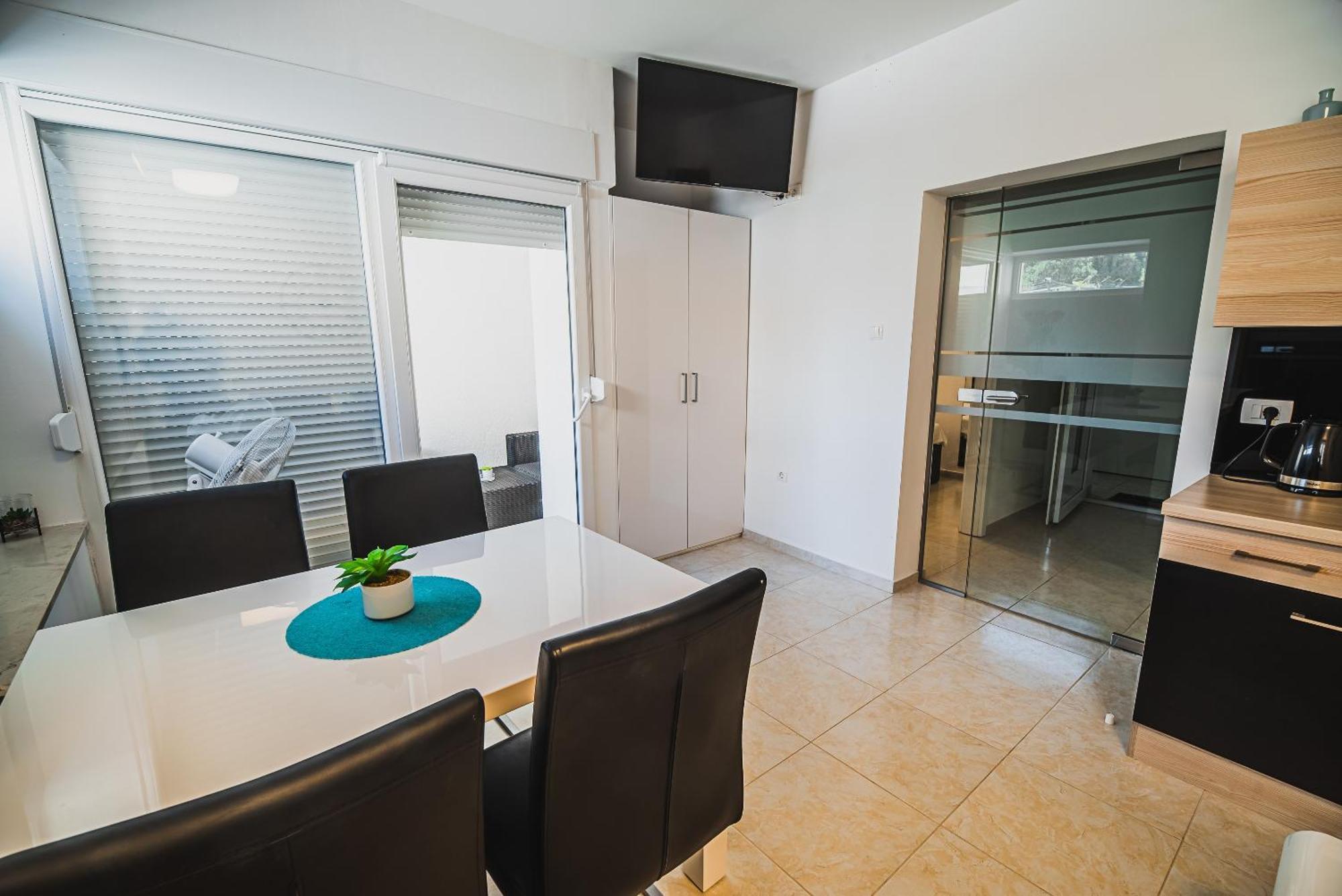Downtown Park Apartments With Balcony ヴォディツェ 部屋 写真