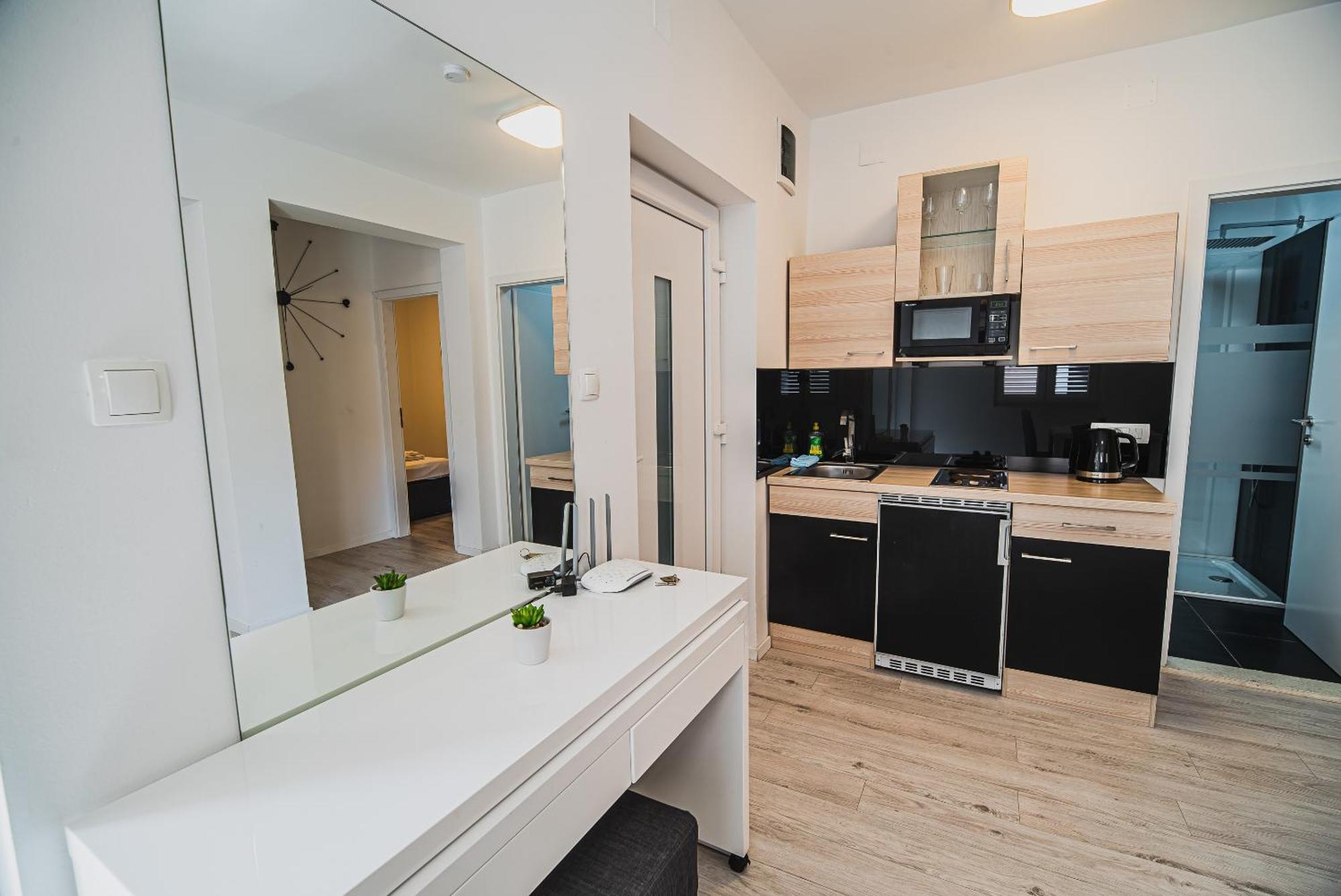 Downtown Park Apartments With Balcony ヴォディツェ 部屋 写真